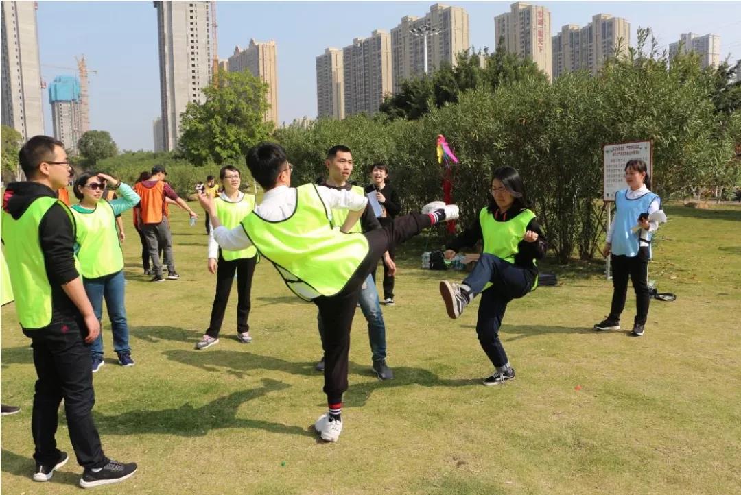 会飞的毽子2.jpg
