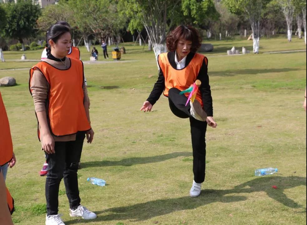会飞的毽子3.jpg
